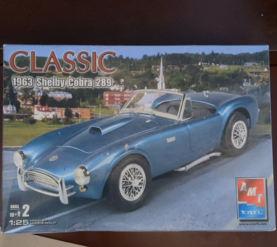 AMT 1963 Shelby Cobra 289 1:25 Scale Model Kit Unassembled 38423-1HD