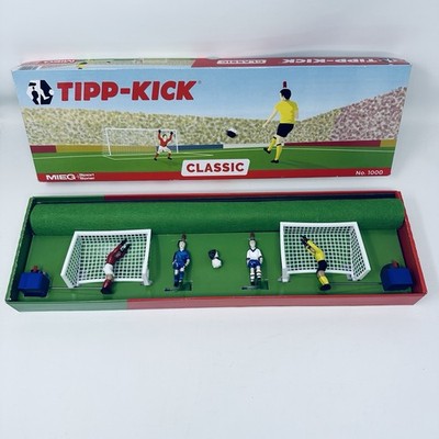 Tipp-Kick Classic Soccer Tabletop Board Game Fabric Field Players Goalies Balls