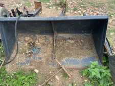 5FT BORDER EURO 8 TRACTOR LOADER BUCKET – EURO 8 BRACKETS – USED