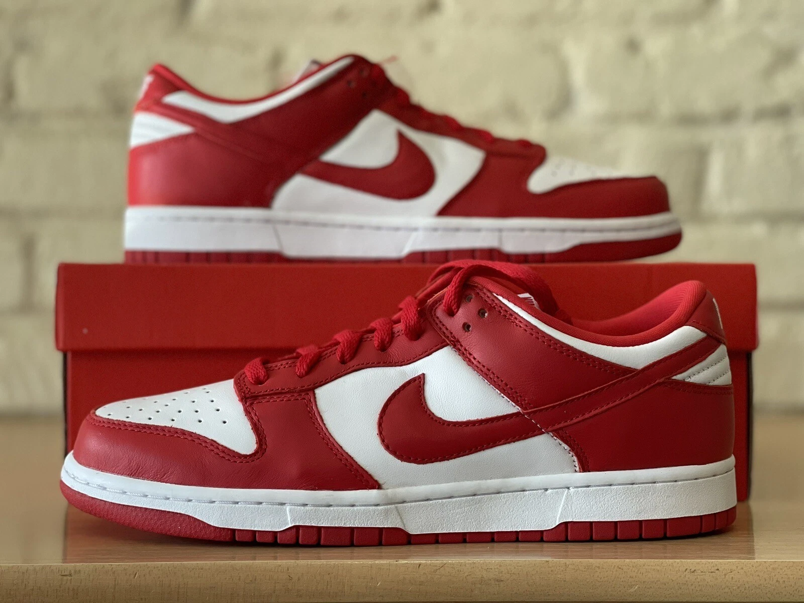 YEEZY Nike Dunk Low SP St. John University Rosso Bianco Sneakers CU1727 100 Uomo Taglia 10