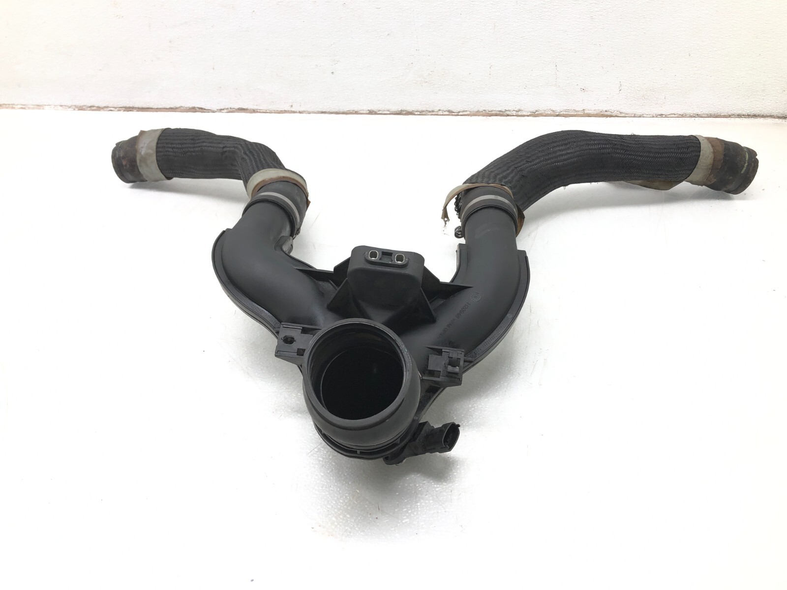 2017-2023 MASERATI LEVANTE 3.0L AIR INTAKE DUCT PIPE HOSE OEM.