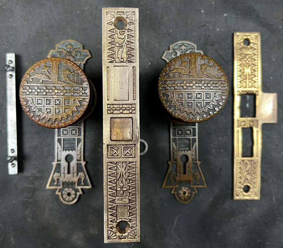 Sargent Arcadian Passage Set Door Knobs, Plates, Lock 1880’s Eastlake Victorian - Image 2 of 4