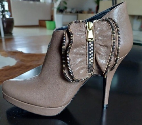 Juicy Couture Vintage Grey/Taupe Izzy Boot NIB Sz 7.5 - Picture 3 of 3