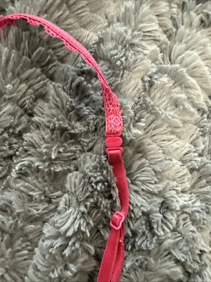 Victoria's Secret Lace 32AA Miraculous Push-Up Bra in Pink - Image 2 of 4