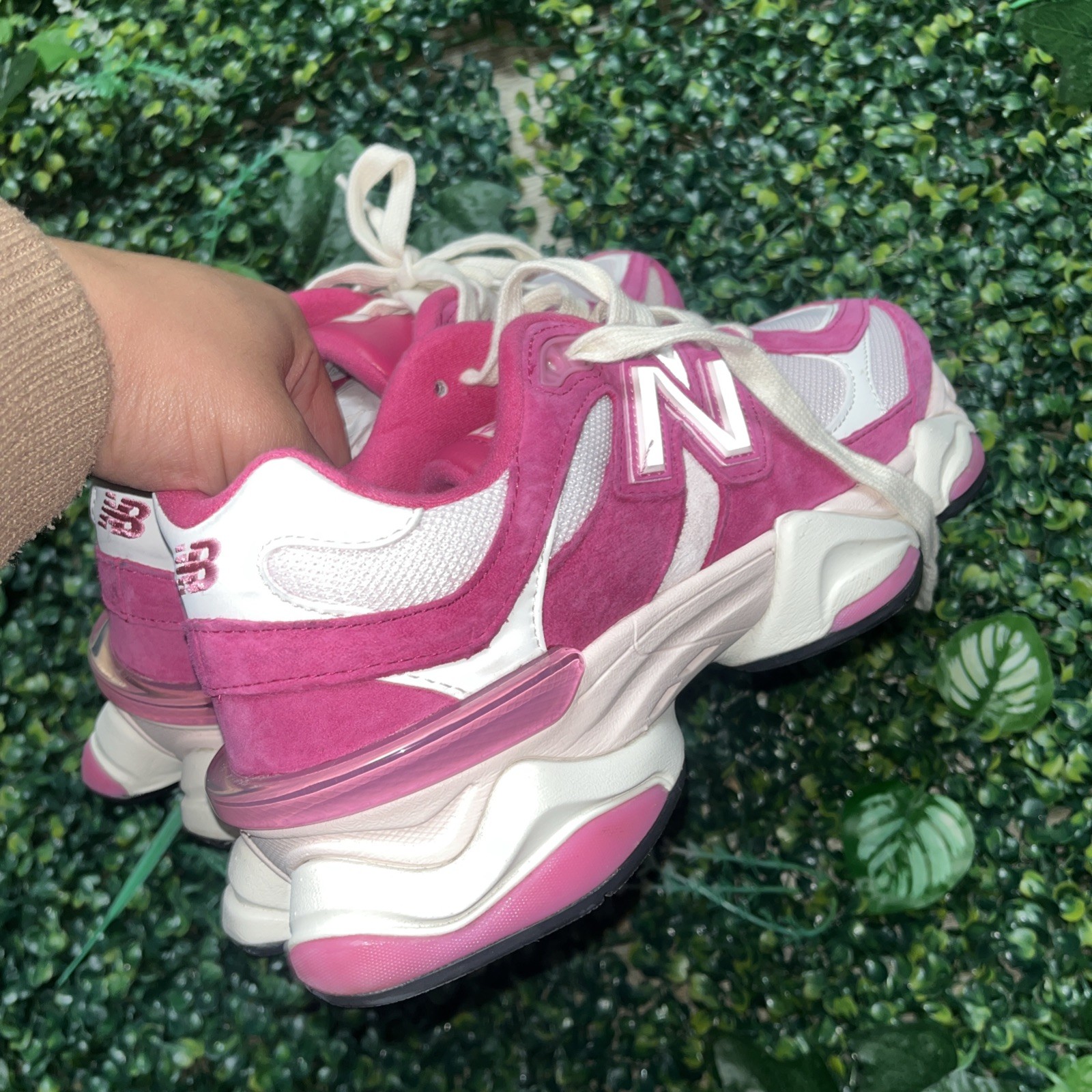 New Balance Pink 9060 Preownd Great Condition Sz 7 Eur 40 No Box Fast Shipping