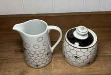 Williams Sonoma Honeycomb Cream & Sugar Set