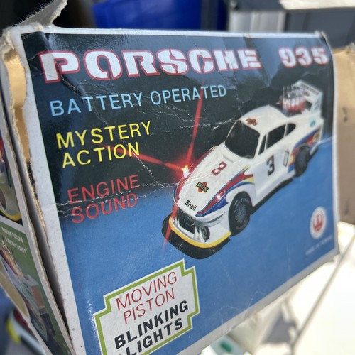 Vintage PORSCHE 935 RACE CAR- BATTERY OPERATED Nanyung Toy Moving Pistons - Picture 7 of 18