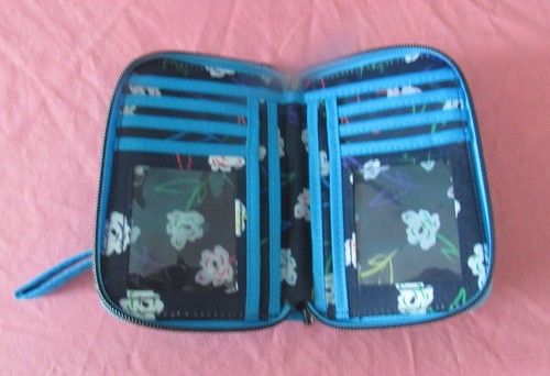 BOLSO BANDOLERA LUG FLUTTER SE AZUL MARINO FLORAL CON PORTABOTELLAS Y PULSERA AZUL SÓLIDA - Imagen 5 de 5