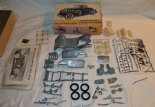 Vtg Hubley 1932 Chevrolet Roadster unassembled metal car kit No. 4862-350 Model