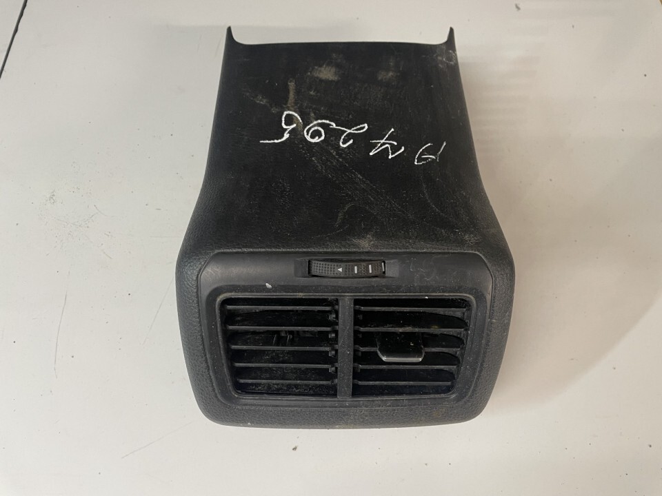 5g0863289 5g0864298 5g0819209 5g0819203 WITH DEFECT Dash Vent 