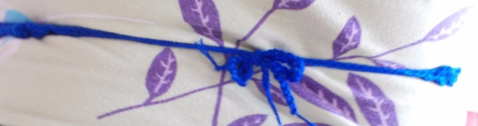 Cinturón de encaje de ganchillo hecho a mano azul floral Foto 2 de 4