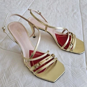 Sandale Gucci Victoria à lanières Horsebit à talons dorés « Platino ». ?