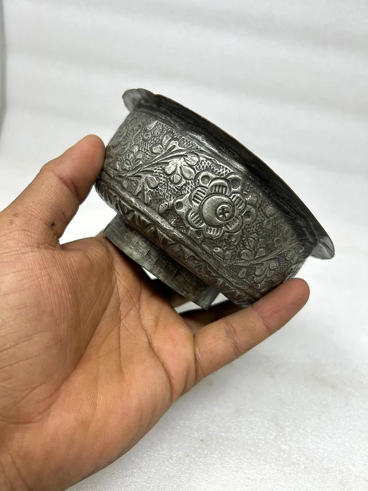 Antiguo cuenco de cobre tribal cuenco floral cobre antiguo en relieve taza de verduras cuenco Foto 3 de 4