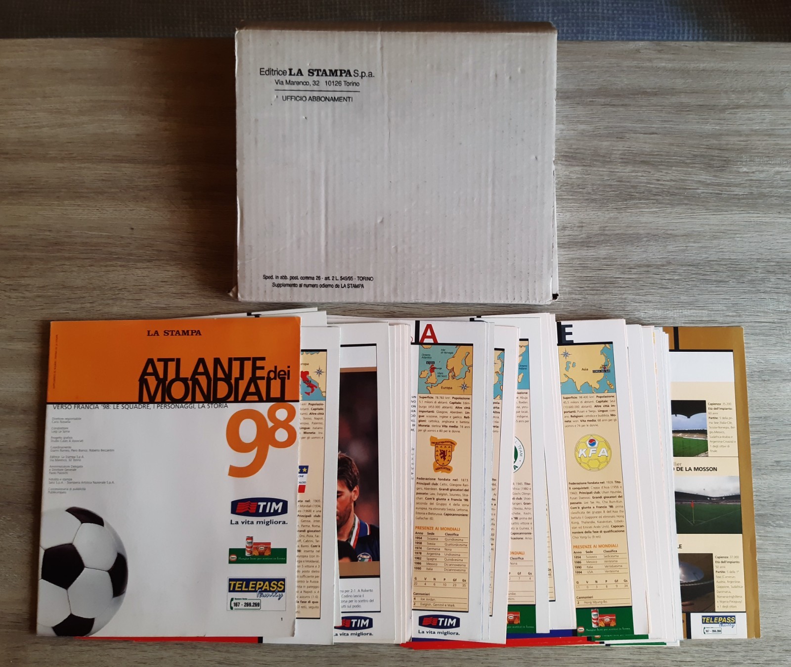 Atlante dei Mondiali Francia 98 La Stampa 30 fascicoli custodia originale calcio