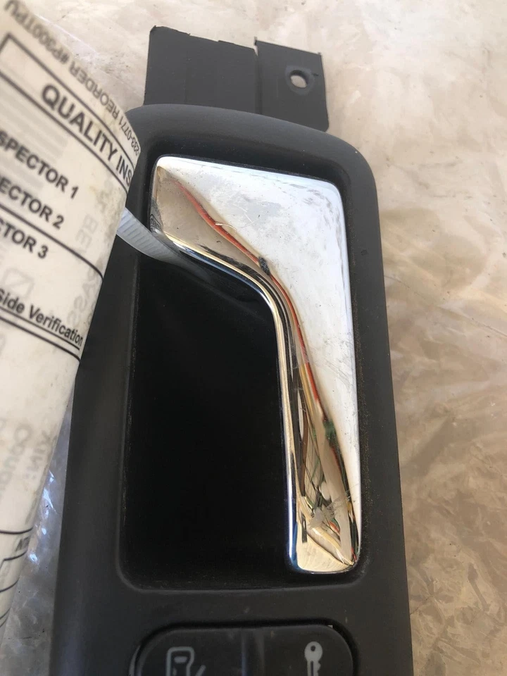 Manija de la puerta delantera interior del pasajero lado derecho OEM Volkswagen Passat 1998-2005 Foto 3 de 4