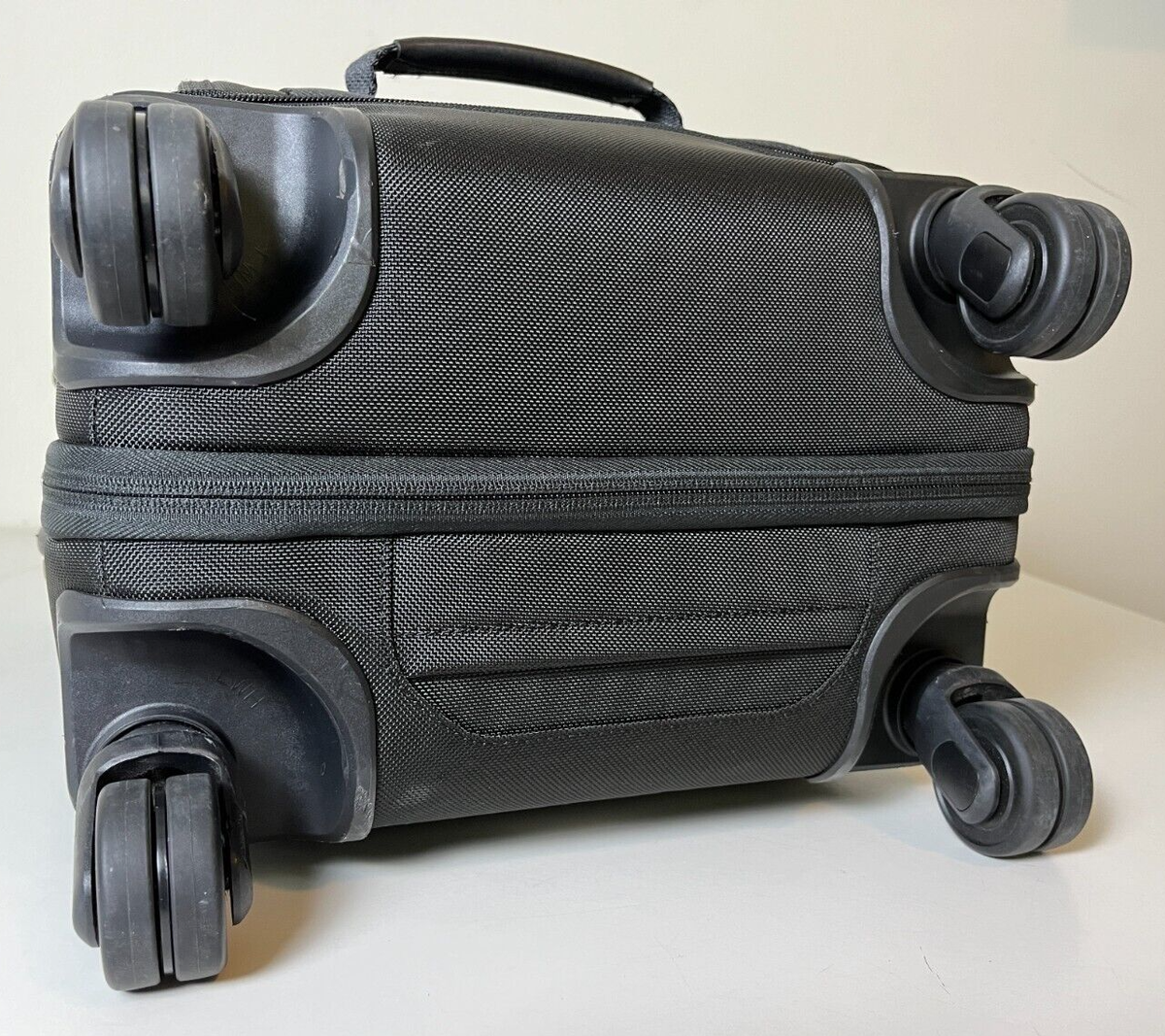 Tumi Merge – International Front Lid 4 Wheeled Carry-On Tumi Merge – International Front Lid 4 Wheeled Carry-On