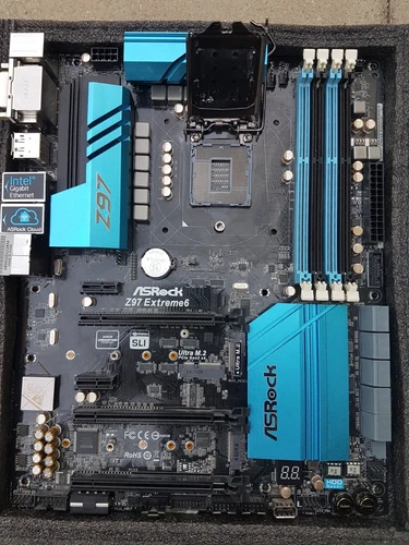 ASRock Z97 Extreme6 Intel Z97 LGA-1150 USB 3.0 DDR3 DIMM ATX PS/2 Motherboard