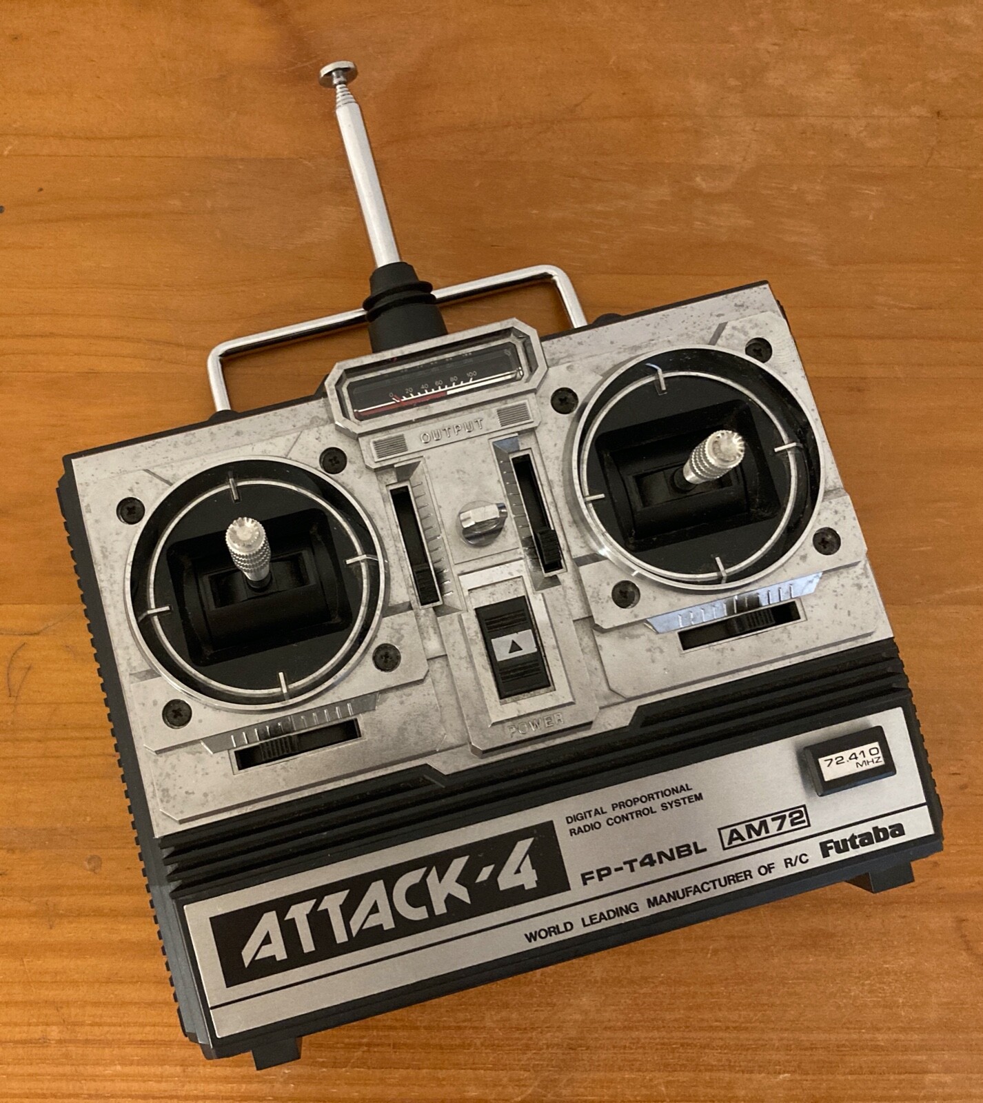 フタバ アタック4WD AMモデル 未使用 フタバ ATTACK 4WD T4VWD 送信機