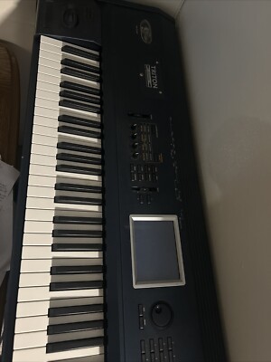 Un Teclado korg Tritón Extreme De 88 Teclas Está En Buenas Condiciones 