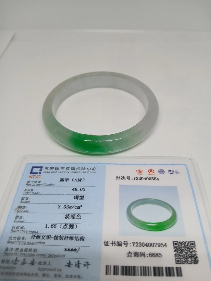 Bajgle de moda de jade verde helado alto translúcido certificado tamaño 59 mm Foto 2 de 4