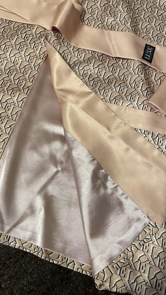 Bata Colectiva Australia Luxe, Satén, Poliéster, Nueva Con Caja, Talla M Foto 3 de 4