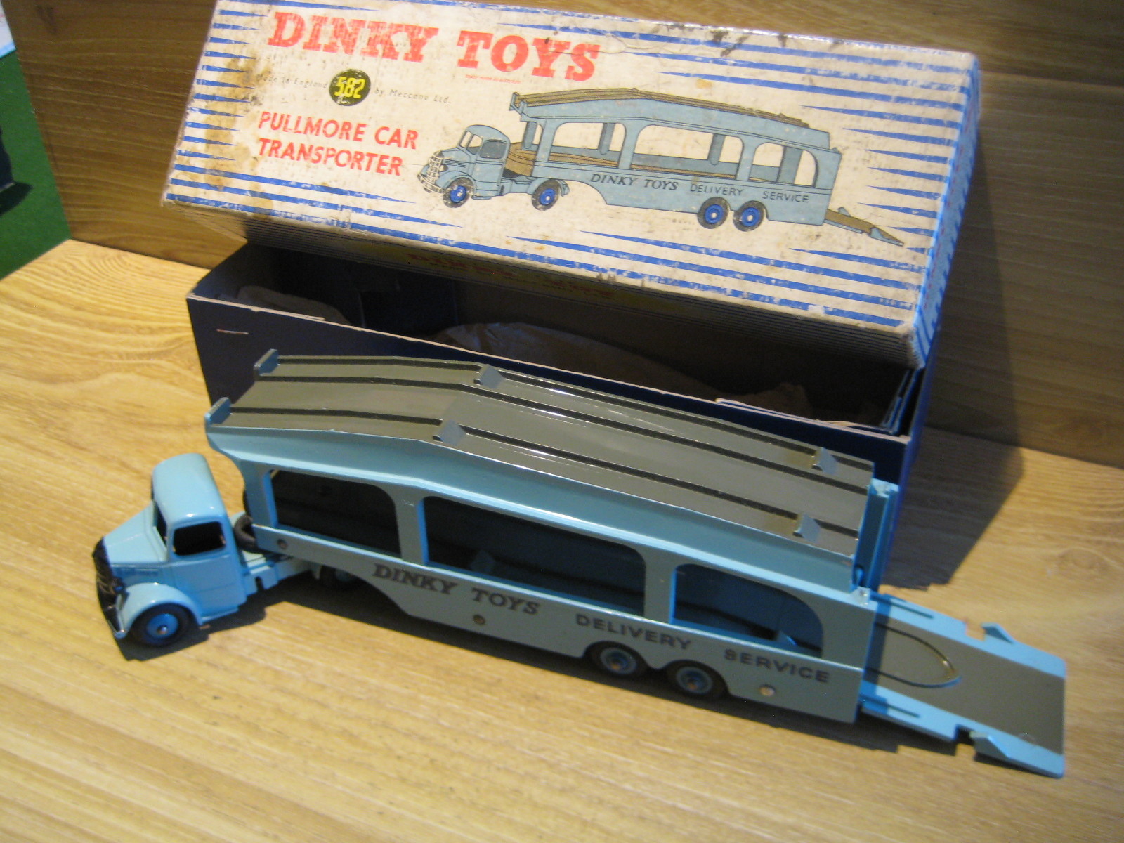 dinky toys delivery service truck