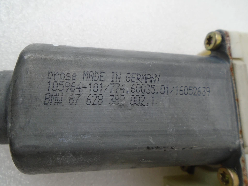 DK80851 02-05 BMW 745LI FRONT RIGHT SIDE ELECTRIC WINDOW MOTOR REGULATOR OEM - Image 4 of 4