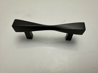 Omnia 9009-70-10b Ultima 2-3/4'' (70mm) Cabinet Pull -Oil Rubbed Bronze
