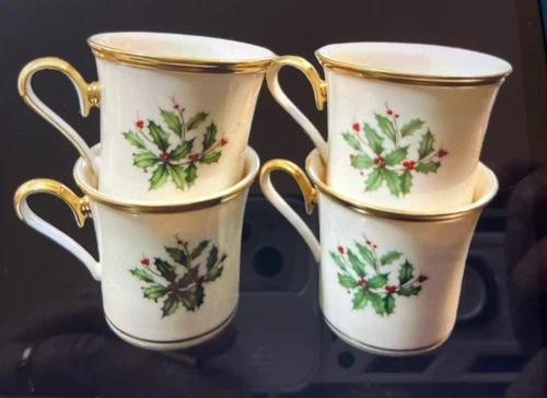 Lenox Holiday Christmas Mugs.  Set Of 4 HollyBerry W/gold trim.NEW In Box.