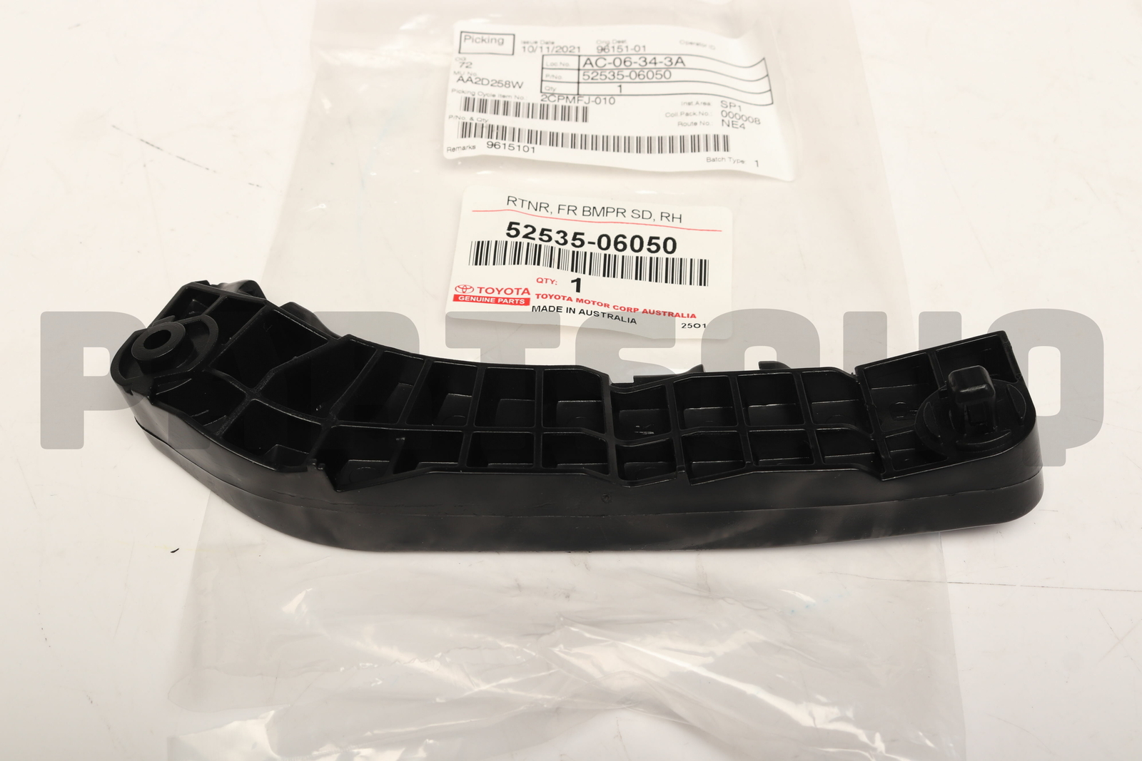5253506050 Genuine Toyota RETAINER, FRONT BUMPER SIDE, RH 52535 