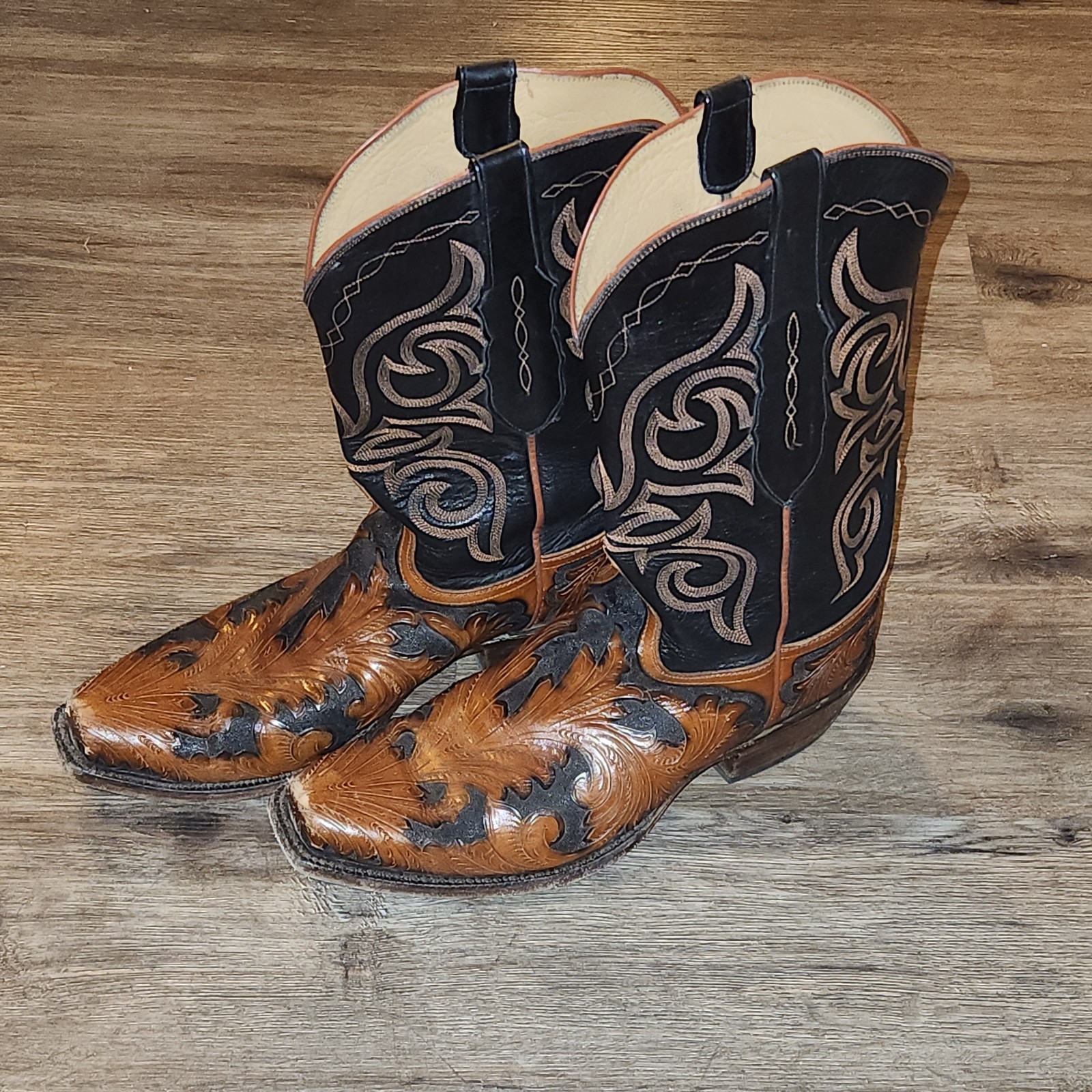 Vintage Lucchese Handmade Classics  Tooled  LEATHER 10.5 RARE Made In USA LOOK image 2