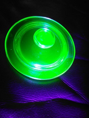 VTG  1930s depression Green Uranium Vaseline Glass Candy Dish Lid ONLY