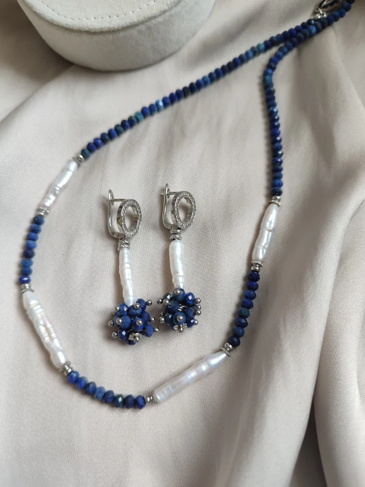 Set Perlenkette und Ohrringe aus Barockperlen Und Lapislazuli, rhodiniert