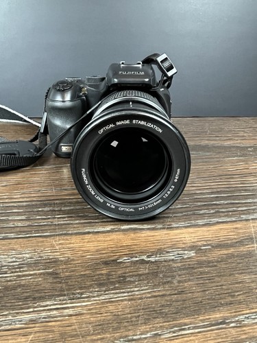 Cámara digital Fujifilm FINEPIX S200 EXR 12,0 MP 14,3x con estuche y accesorio - Imagen 6 de 15