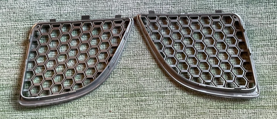 Par de inserciones de parrilla Pontiac Grand Prix GTP 2004-2008 edición especial Foto 2 de 4