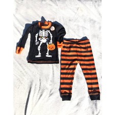 CARTERS HALLOWEEN KIDS GLOW IN THE DARK PAJAMAS SIZE 12M