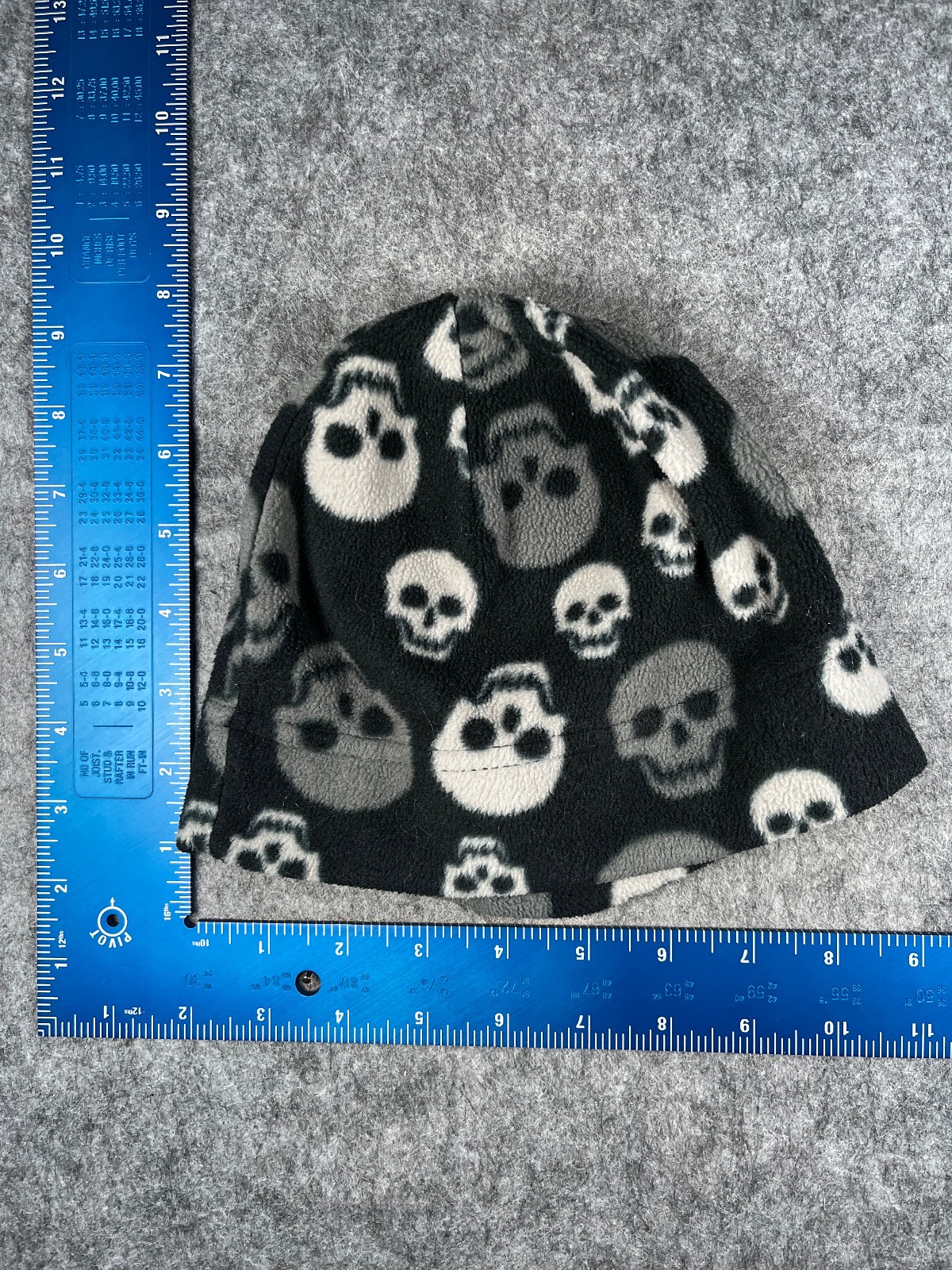 Target Beanie Toque Youth 8-16 Black Skull All Over Print 100% Polyester Fleece