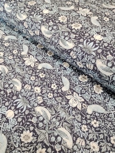 William Morris Strawberry Thief Mini Indigo Tissu Coton Pour Matelassage Et Robe - Imagen 9 de 12