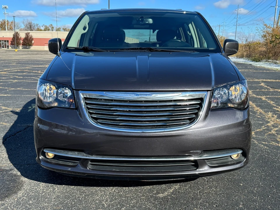 2016 Chrysler Town & Country TOURING/REAR DVD ENTERTAINMENT/UCONNECT 6.5" SCREEN - Image 2 of 4
