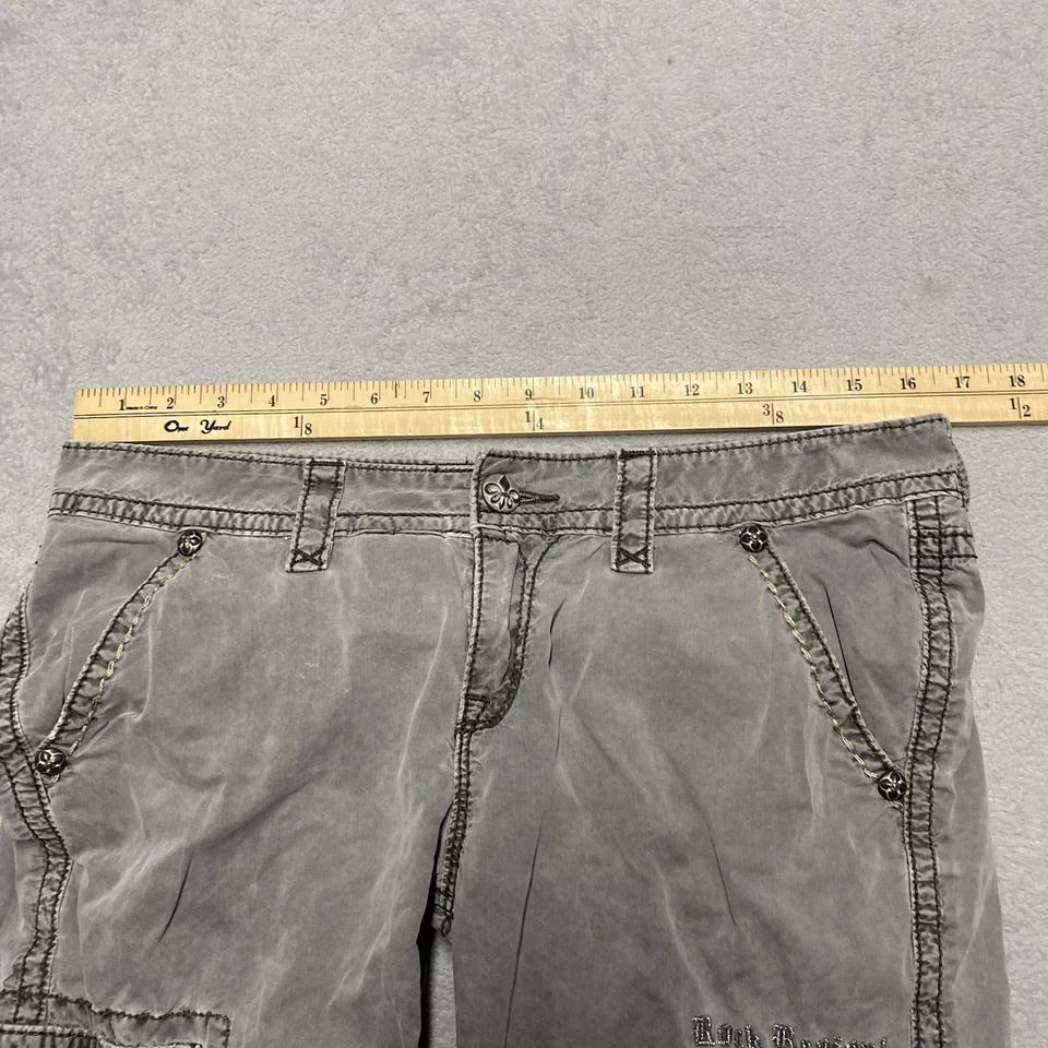 Pantalones capri Rock Revival para mujer 27 gris pizarra carga adornado Y2K corbata para piernas Foto 3 de 4