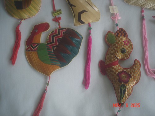 Konvolut 6 Vintage WEIZENSTROH / RATTAN PORZELLAN ORNAMENTE mit SEIDENKORDELN & QUASTEN Katze +++ - Bild 4 von 8
