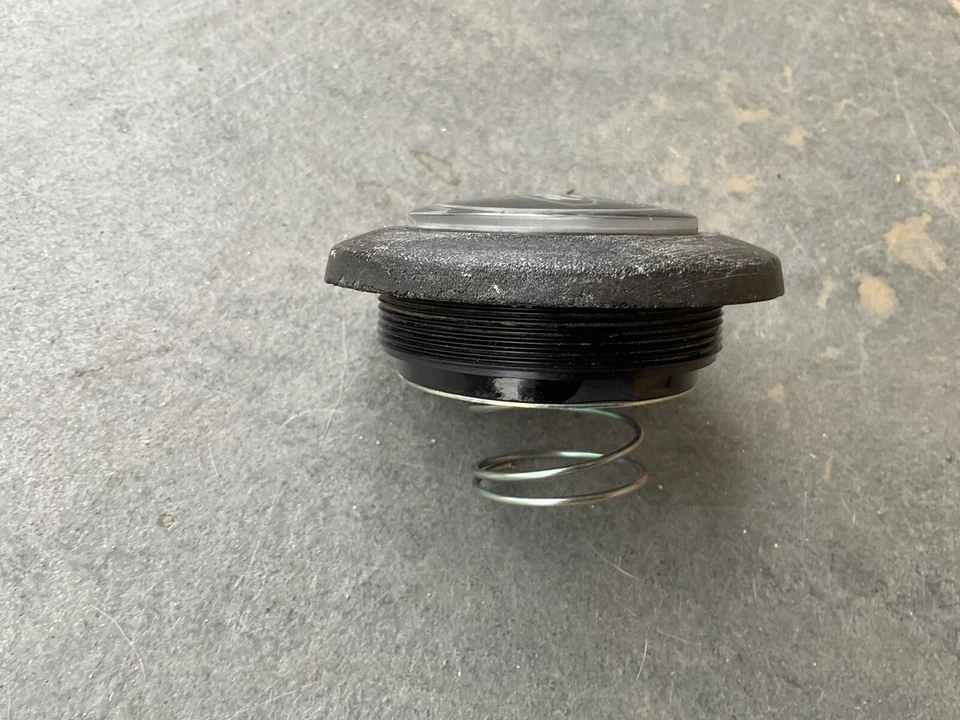 1981 ? Botón de bocina de señal de volante Ford Courier OEM Foto 3 de 4