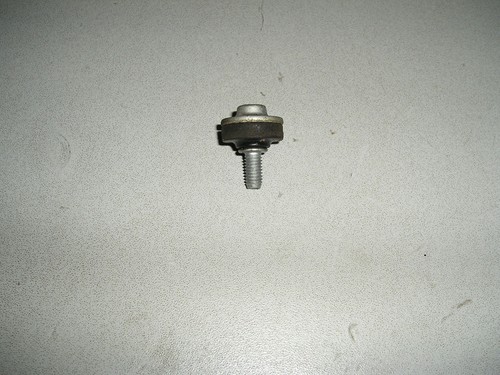 BMW K1200R Kipphebelabdeckung Bolzen & Gummitülle BMW Pt Nr. 11127674653 - A32A