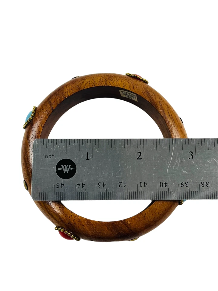 Brazalete de madera TWO'S COMPANY turquesa y coral latón con joyas tachuelas Foto 4 de 4