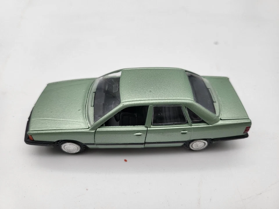 Audi 100 Saloon - Conrad 1022 Germany 1:43 - Code 3 Model *58680 - Image 2 of 4