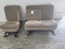 2000-2005 Ford Excursion Tan Cloth Split Bench Second Row Seat Wo Headrests 2000-2005 Ford Excursion Tan Cloth Split Bench Second Row Seat Wo Headrests