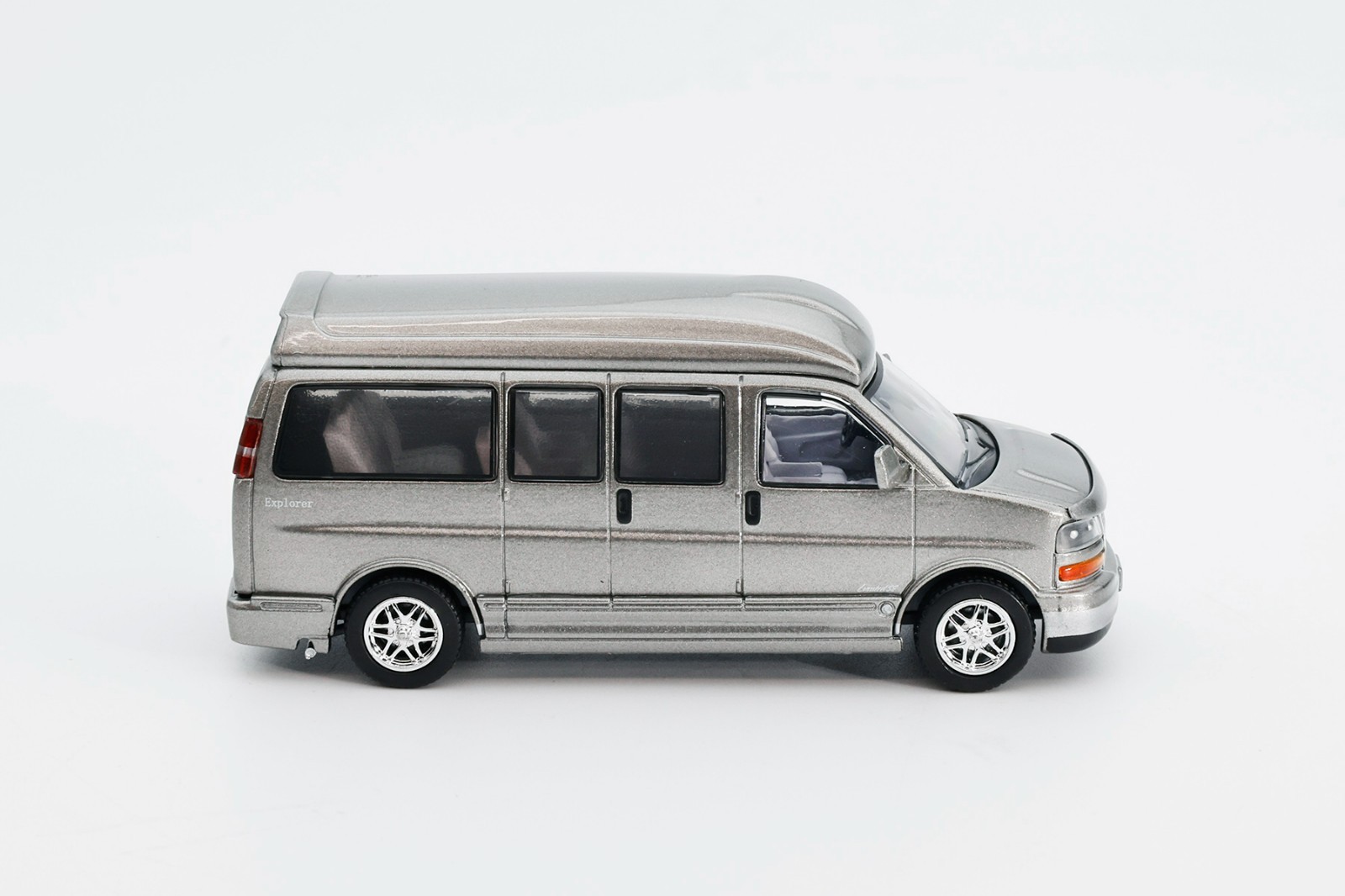 Shadow  1:64 SAVANA Explorer Alloy car Model Collectible Ornament Gift toy