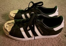 ADIDAS Superstar Negro Con Rayas Blancas Puntera Concha Dorada Para Mujer Talla 7”
