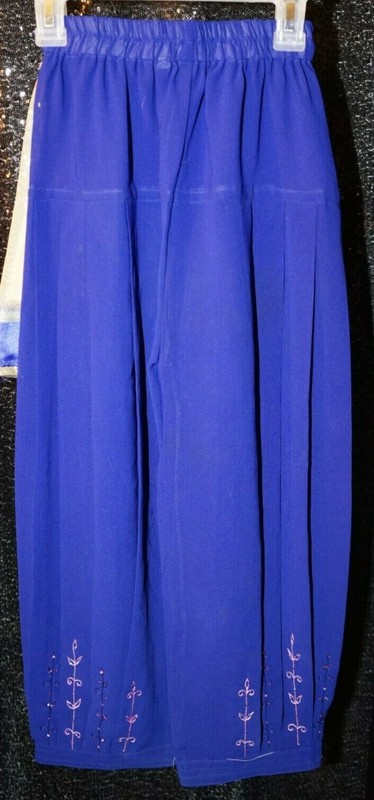Girls blue pleated crop pants from India sz 30 see for more info
