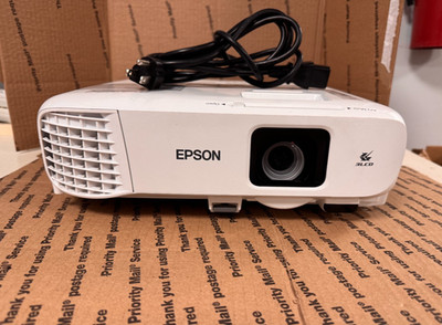 Epson PowerLite 982W 3LCD WXGA, 535 NORMAL HOURS W/POWERCHORD (SEE DESC.)
